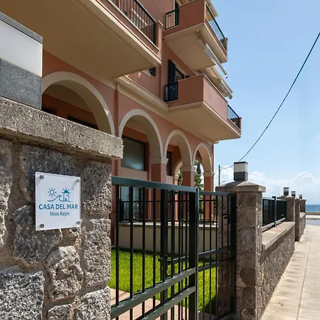 Casa vacanze Casa del Mar-Mon Repo Beachfront Apt near Airport *