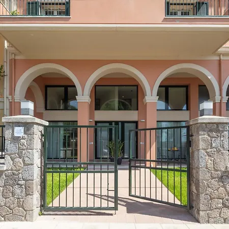 Casa del Mar-Mon Repo Beachfront Apt near Airport